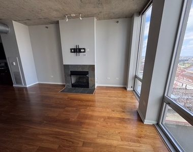 700 N Larrabee Street - Photo Thumbnail 10