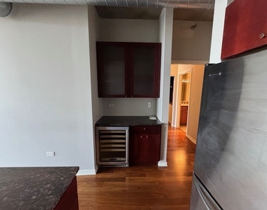 700 N Larrabee Street - Photo Thumbnail 12