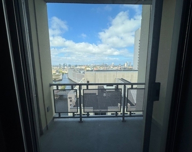 700 N Larrabee Street - Photo Thumbnail 17