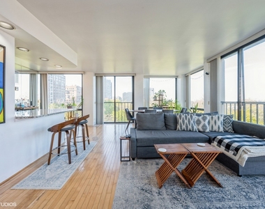 345 W Fullerton Parkway - Photo Thumbnail 3