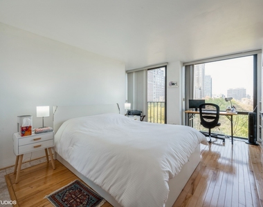 345 W Fullerton Parkway - Photo Thumbnail 8