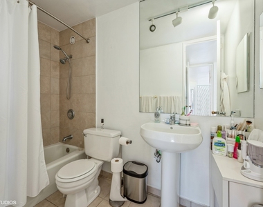 345 W Fullerton Parkway - Photo Thumbnail 9