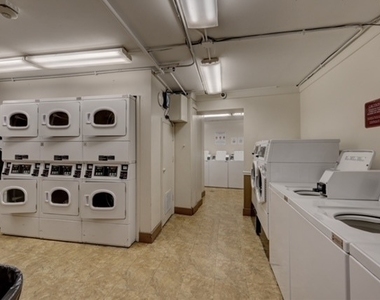 1460 Fairlane Drive - Photo Thumbnail 10