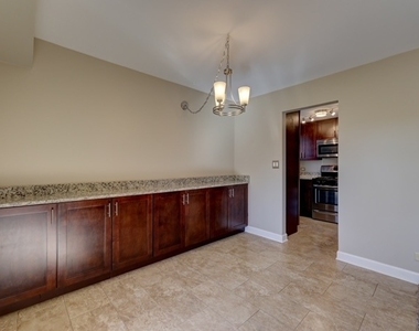 1460 Fairlane Drive - Photo Thumbnail 4