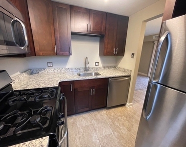 1460 Fairlane Drive - Photo Thumbnail 6