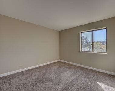 1460 Fairlane Drive - Photo Thumbnail 7
