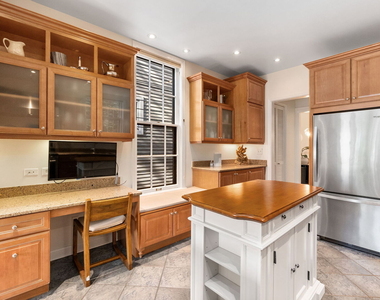2112 N Dayton Street - Photo Thumbnail 17