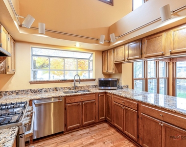 1551 Crowfoot Circle N - Photo Thumbnail 13