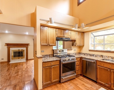 1551 Crowfoot Circle N - Photo Thumbnail 14