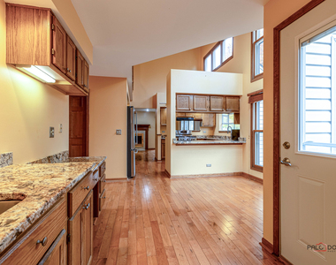 1551 Crowfoot Circle N - Photo Thumbnail 9
