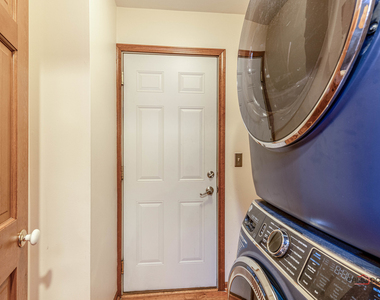 1551 Crowfoot Circle N - Photo Thumbnail 15