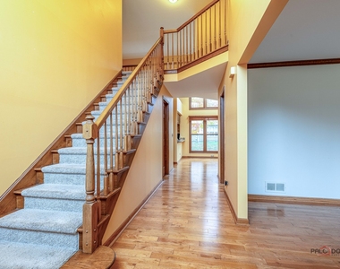 1551 Crowfoot Circle N - Photo Thumbnail 3