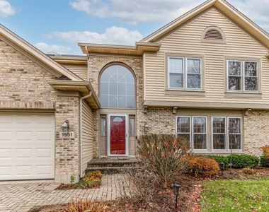1551 Crowfoot Circle N - Photo Thumbnail 1