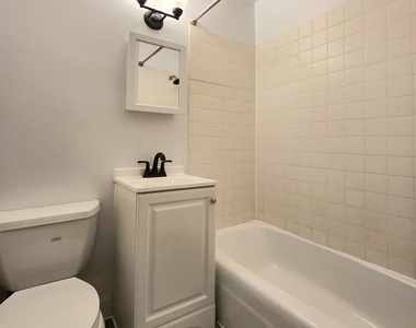 1504 N Dearborn Parkway - Photo Thumbnail 6