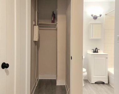 1504 N Dearborn Parkway - Photo Thumbnail 5