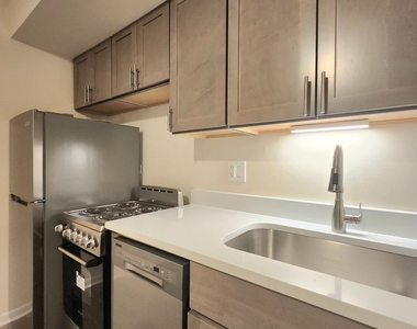 1504 N Dearborn Parkway - Photo Thumbnail 2