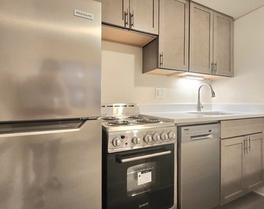 1504 N Dearborn Parkway - Photo Thumbnail 8