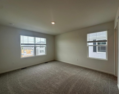 2267 Glacier Street - Photo Thumbnail 16