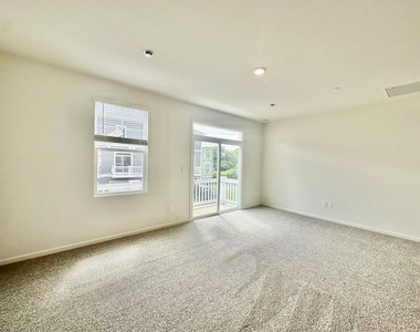2267 Glacier Street - Photo Thumbnail 13