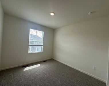 2267 Glacier Street - Photo Thumbnail 19