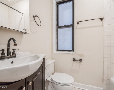 1504 N Dearborn Parkway - Photo Thumbnail 6
