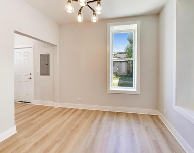 1821 S Fairfield Avenue - Photo Thumbnail 6