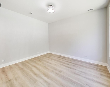 1821 S Fairfield Avenue - Photo Thumbnail 3