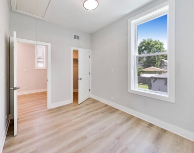 1821 S Fairfield Avenue - Photo Thumbnail 20