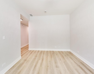 1821 S Fairfield Avenue - Photo Thumbnail 4