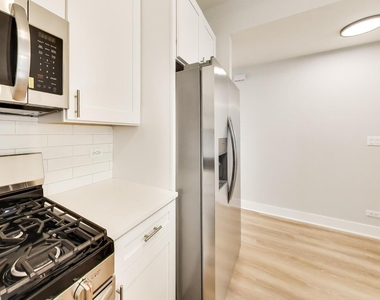 1821 S Fairfield Avenue - Photo Thumbnail 10