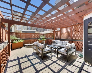 45 E Division Street - Photo Thumbnail 39