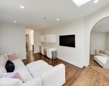 45 E Division Street - Photo Thumbnail 32