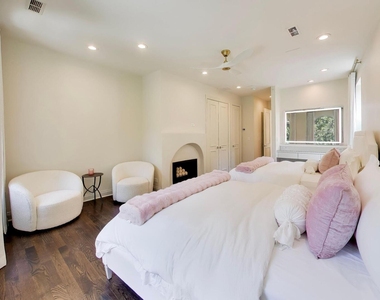 45 E Division Street - Photo Thumbnail 36