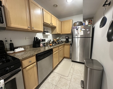 5953 N Kenmore Avenue - Photo Thumbnail 7