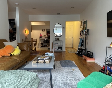 5953 N Kenmore Avenue - Photo Thumbnail 6