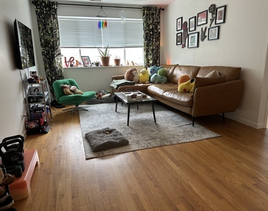 5953 N Kenmore Avenue - Photo Thumbnail 4