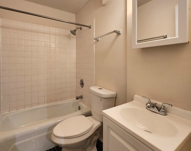 1504 N Dearborn Parkway - Photo Thumbnail 4