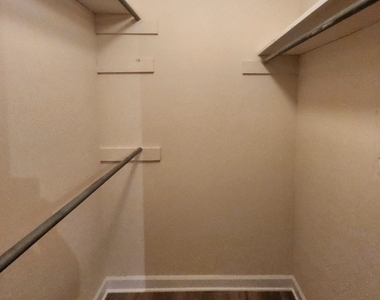 1504 N Dearborn Parkway - Photo Thumbnail 5