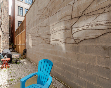 1504 N Dearborn Parkway - Photo Thumbnail 7