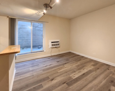 1504 N Dearborn Parkway - Photo Thumbnail 6