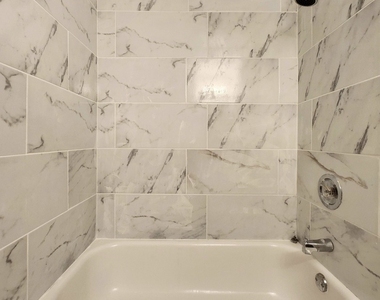 1504 N Dearborn Parkway - Photo Thumbnail 5