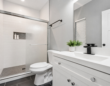 4925 N Albany Avenue - Photo Thumbnail 5
