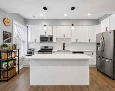 4925 N Albany Avenue - Photo Thumbnail 3