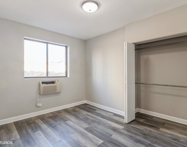 1430 N Dearborn Parkway - Photo Thumbnail 5