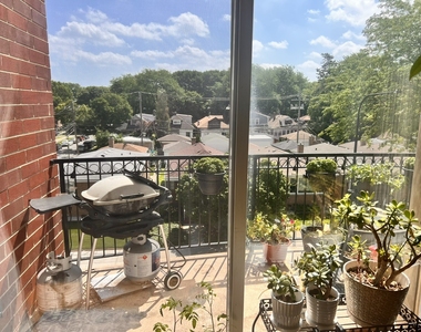 5758 N California Avenue - Photo Thumbnail 11