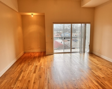 5758 N California Avenue - Photo Thumbnail 6