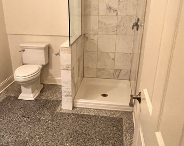5758 N California Avenue - Photo Thumbnail 3
