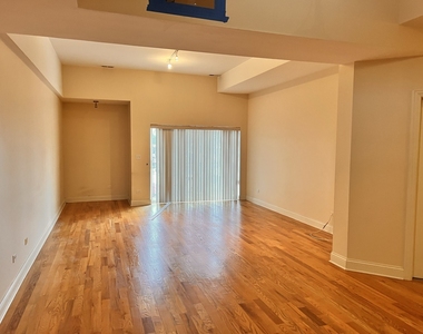 5758 N California Avenue - Photo Thumbnail 5