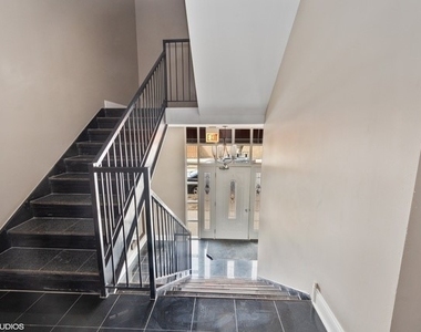 5758 N California Avenue - Photo Thumbnail 1