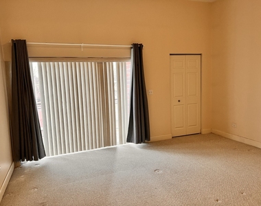 5758 N California Avenue - Photo Thumbnail 8